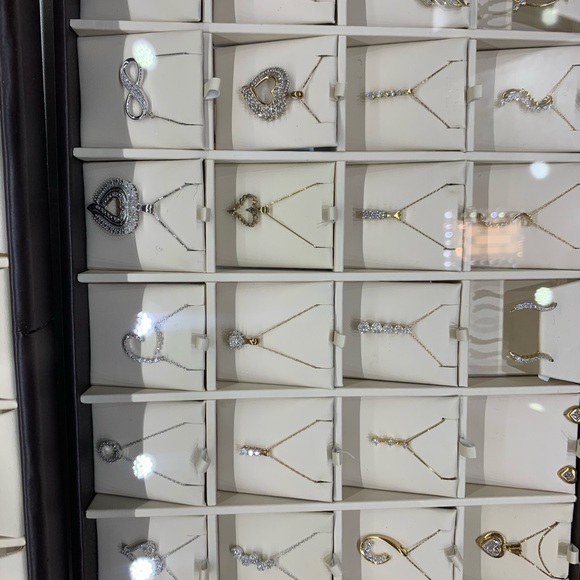 14k live Stone’s only serious buyers - Picture 2 of 8